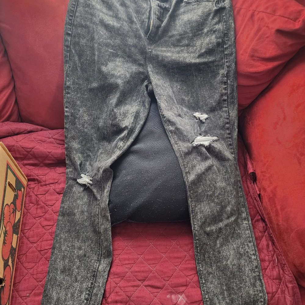 2 pairs Old Navy Rockstar High Rise skinny Jeans
